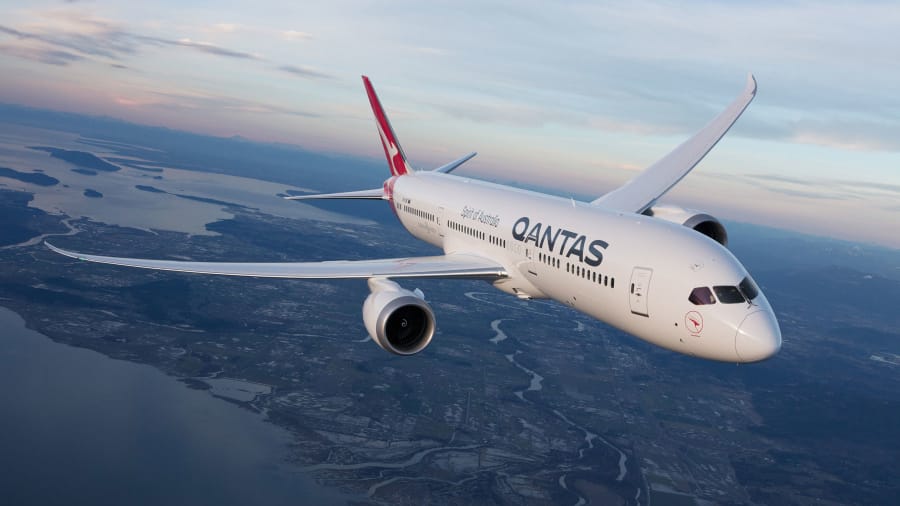 qantas plain